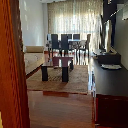 Apartamento De 3 Habitaciones Terraza, Wi-Fi Y Garaje 아파트 *