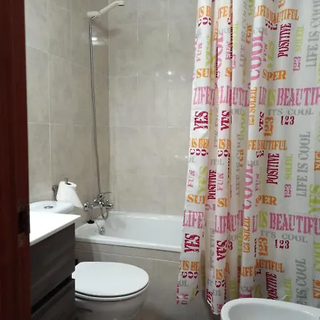 Apartamento De 3 Habitaciones Terraza, Wi-Fi Y Garaje *