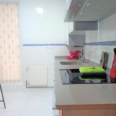 Apartamento De 3 Habitaciones Terraza, Wi-Fi Y Garaje 아파트 *